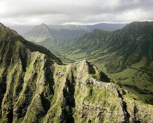 HIKING AT POLULU VALLEY