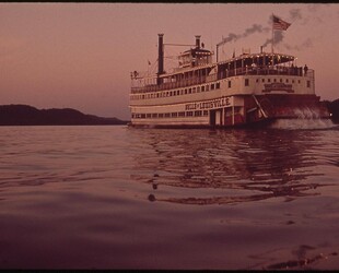 THE FLOATING AMUSEMENT: BELLE OF LOUISVILLE