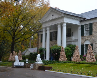 EXPLORING GRACELAND