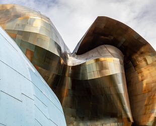 CHECKING OUT SEATTLE ART MUSEUM